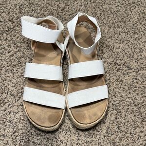 Time and Tru White Sandals